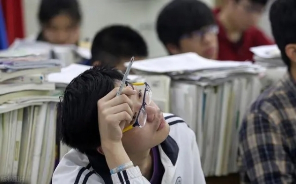 开云全站“勾销一门学科”投票结果告示英语位列第二名榜首正在预念之中(图1)